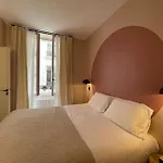 Marais - Quiet One-Bedroom Decorated With Taste